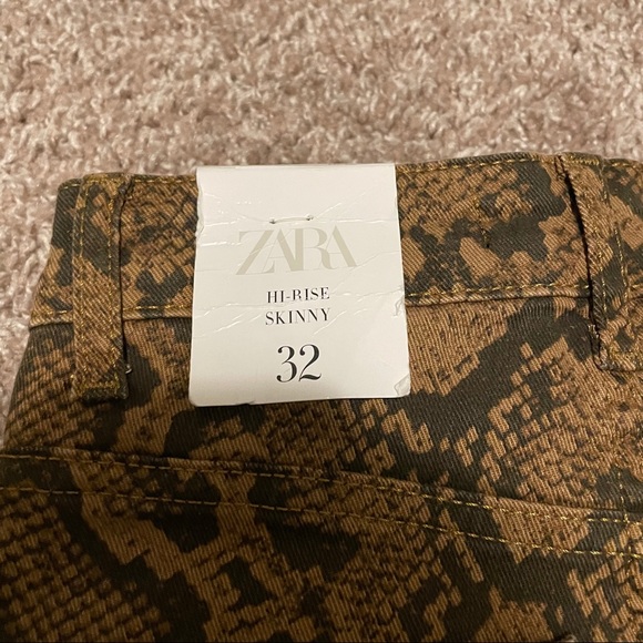 SOLD NWT Zara Snakeskin Jeans - Picture 3 of 6